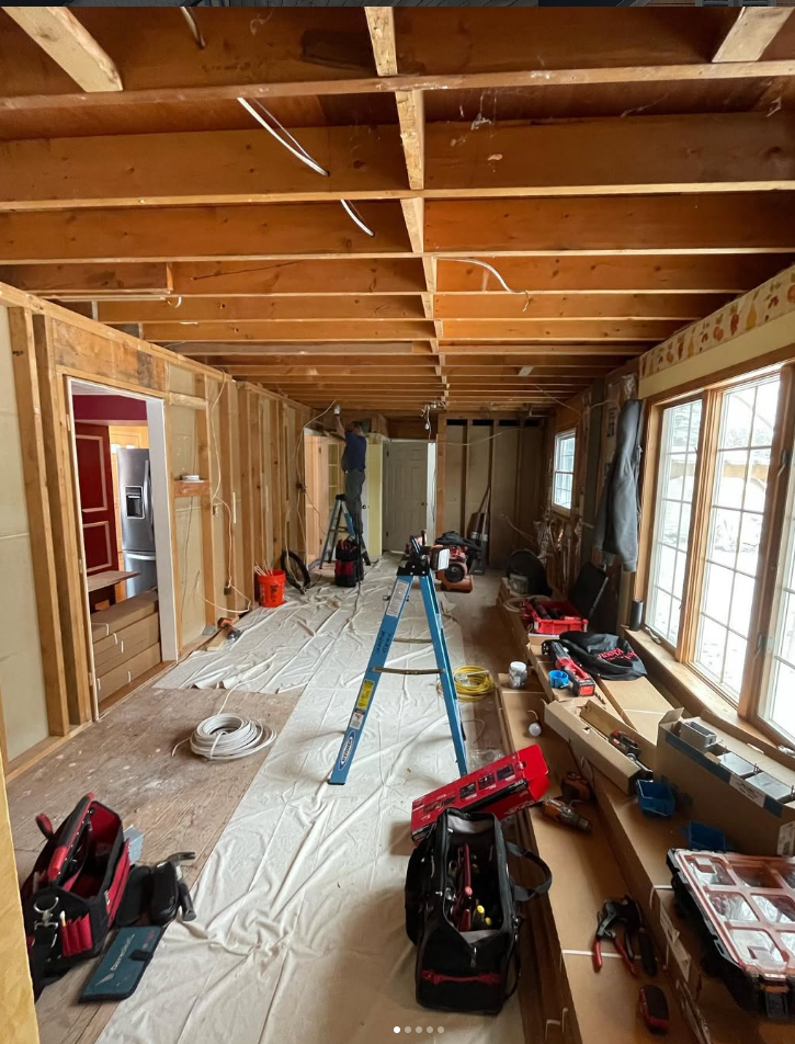 DeLorenzo Electrical electrician at work